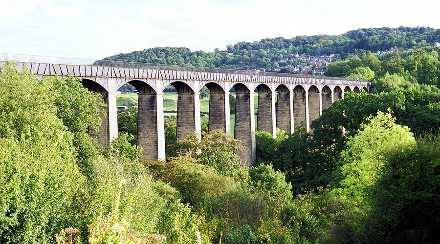 A picturesque view of the Pontcysyllte Aqueduct