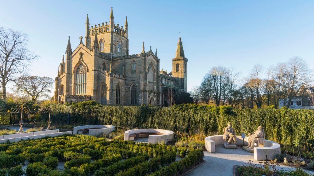 A scenic view of the Dunfermline Abbey or the Pittencrieff Park.